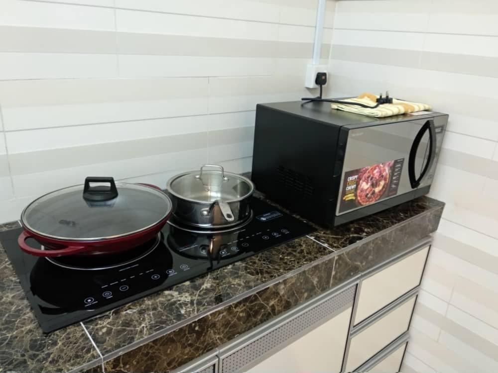 The Whale - Bayview - Pool Open Apartment Петалинг Джая Екстериор снимка